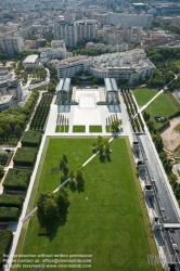 Viennaslide-05338729 Der Parc André Citroën ist eine Parkanlage in Paris. Auf einer Fläche von 14 ha wurde der Park 1992 im Herzen des 15. Arrondissements auf dem Gelände der ehemaligen Citroën-Automobilfabrik im Stil der Postmoderne von den Landschaftsgärtnern Gilles Clément und Alain Provost und den Architekten Patrick Berger, Jean-François Jodry und Jean-Paul Viguier angelegt.