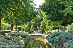 Viennaslide-05338802h Die Coulée verte René-Dumont ist ein 4,5 Kilometer langer Parkwanderweg, der zunächst entlang der Avenue Daumesnil im 12. Arrondissement von Paris führt. Er beginnt nahe dem Platz Place de la Bastille, der am U-Bahnhof Bastille von den Linien 1, 5 und 8 der Métro Paris erschlossen wird.