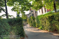 Viennaslide-05338805h Die Coulée verte René-Dumont ist ein 4,5 Kilometer langer Parkwanderweg, der zunächst entlang der Avenue Daumesnil im 12. Arrondissement von Paris führt. Er beginnt nahe dem Platz Place de la Bastille, der am U-Bahnhof Bastille von den Linien 1, 5 und 8 der Métro Paris erschlossen wird.