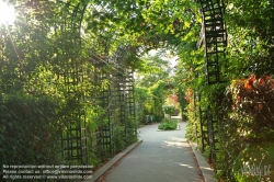 Viennaslide-05338806h Die Coulée verte René-Dumont ist ein 4,5 Kilometer langer Parkwanderweg, der zunächst entlang der Avenue Daumesnil im 12. Arrondissement von Paris führt. Er beginnt nahe dem Platz Place de la Bastille, der am U-Bahnhof Bastille von den Linien 1, 5 und 8 der Métro Paris erschlossen wird.