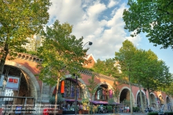 Viennaslide-05338810h Die Coulée verte René-Dumont ist ein 4,5 Kilometer langer Parkwanderweg, der zunächst entlang der Avenue Daumesnil im 12. Arrondissement von Paris führt. Er beginnt nahe dem Platz Place de la Bastille, der am U-Bahnhof Bastille von den Linien 1, 5 und 8 der Métro Paris erschlossen wird.