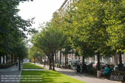 Viennaslide-05338813 Die Coulée verte René-Dumont ist ein 4,5 Kilometer langer Parkwanderweg, der zunächst entlang der Avenue Daumesnil im 12. Arrondissement von Paris führt. Er beginnt nahe dem Platz Place de la Bastille, der am U-Bahnhof Bastille von den Linien 1, 5 und 8 der Métro Paris erschlossen wird.