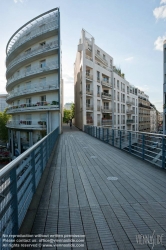 Viennaslide-05338819 Die Coulée verte René-Dumont ist ein 4,5 Kilometer langer Parkwanderweg, der zunächst entlang der Avenue Daumesnil im 12. Arrondissement von Paris führt. Er beginnt nahe dem Platz Place de la Bastille, der am U-Bahnhof Bastille von den Linien 1, 5 und 8 der Métro Paris erschlossen wird.