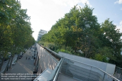 Viennaslide-05338820 Die Coulée verte René-Dumont ist ein 4,5 Kilometer langer Parkwanderweg, der zunächst entlang der Avenue Daumesnil im 12. Arrondissement von Paris führt. Er beginnt nahe dem Platz Place de la Bastille, der am U-Bahnhof Bastille von den Linien 1, 5 und 8 der Métro Paris erschlossen wird.