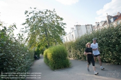 Viennaslide-05338821 Die Coulée verte René-Dumont ist ein 4,5 Kilometer langer Parkwanderweg, der zunächst entlang der Avenue Daumesnil im 12. Arrondissement von Paris führt. Er beginnt nahe dem Platz Place de la Bastille, der am U-Bahnhof Bastille von den Linien 1, 5 und 8 der Métro Paris erschlossen wird.