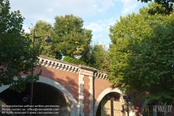 Viennaslide-05338824 Die Coulée verte René-Dumont ist ein 4,5 Kilometer langer Parkwanderweg, der zunächst entlang der Avenue Daumesnil im 12. Arrondissement von Paris führt. Er beginnt nahe dem Platz Place de la Bastille, der am U-Bahnhof Bastille von den Linien 1, 5 und 8 der Métro Paris erschlossen wird.