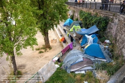 Viennaslide-05339058 Paris, Zelte von Obdachlosen am Canal St Martin - Paris, Homeless People, Tents near Canal St Martin