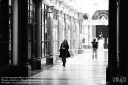 Viennaslide-05341312 Die Galerie Colbert, nach dem Finanzminister Jean-Baptiste Colbert benannt, ist eine überdachte Ladenpassage mit Glasdach aus der ersten Hälfte des 19. Jahrhunderts im 2. Arrondissement in Paris. Die Galerie wurde 1826 neben der Galerie Vivienne als Konkurrenz errichtet, hatte jedoch nicht den gleichen Erfolg.