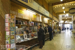 Viennaslide-05341411 Die Passage de Choiseul ist eine überdachte Ladenpassage mit Glasdach aus der ersten Hälfte des 19. Jahrhunderts im 2. Arrondissement in Paris. Die Passage de Choiseul ist ein schützenswertes Denkmal.