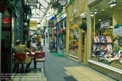 Viennaslide-05341506 Die Passage des Panoramas ist eine überdachten Ladenpassage in Parisim 2. Arrondissement, zwischen dem Boulevard Montmartre im Norden und der Rue Saint-Martin im Süden. Die Passage ist eine wichtige Adresse für Philatelisten.