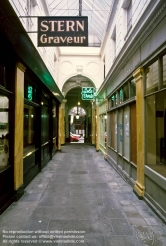 Viennaslide-05341515 Die Passage des Panoramas ist eine überdachten Ladenpassage in Parisim 2. Arrondissement, zwischen dem Boulevard Montmartre im Norden und der Rue Saint-Martin im Süden. Die Passage ist eine wichtige Adresse für Philatelisten.
