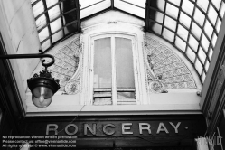 Viennaslide-05341675 Die Passage Jouffroy ist eine überdachte Ladenpassage mit Glasdach aus der Mitte des 19. Jahrhunderts im 9. Arrondissement in Paris. 10-12 Boulevard Montmartre, 75009 Paris, Frankreich