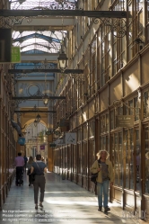 Viennaslide-05342031 Die Passage du Grand-Cerf ist eine überdachte Ladenpassage mit Glasdach aus der ersten Hälfte des 19. Jahrhunderts im 2. Arrondissement in Paris. Die Passage du Grand-Cerf befindet sich zwischen 10, rue Dussoubs und 145, rue Saint-Denis, in einem gemischten Wohn- und Geschäftsviertel in der Nähe der Grands Boulevards