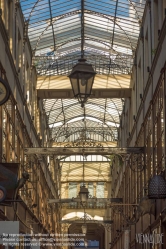 Viennaslide-05342034 Die Passage du Grand-Cerf ist eine überdachte Ladenpassage mit Glasdach aus der ersten Hälfte des 19. Jahrhunderts im 2. Arrondissement in Paris. Die Passage du Grand-Cerf befindet sich zwischen 10, rue Dussoubs und 145, rue Saint-Denis, in einem gemischten Wohn- und Geschäftsviertel in der Nähe der Grands Boulevards