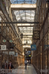 Viennaslide-05342035 Die Passage du Grand-Cerf ist eine überdachte Ladenpassage mit Glasdach aus der ersten Hälfte des 19. Jahrhunderts im 2. Arrondissement in Paris. Die Passage du Grand-Cerf befindet sich zwischen 10, rue Dussoubs und 145, rue Saint-Denis, in einem gemischten Wohn- und Geschäftsviertel in der Nähe der Grands Boulevards