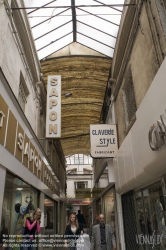 Viennaslide-05342233 Die Passage du Caire, nach der Stadt Kairo benannt, ist eine überdachte Ladenpassage mit Glasdach aus dem Ende des 18. Jahrhunderts im 2. Arrondissement in Paris. Die Passage du Caire ist ein schützenswertes Denkmal.