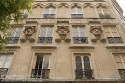 Viennaslide-05342238 Die Passage du Caire, nach der Stadt Kairo benannt, ist eine überdachte Ladenpassage mit Glasdach aus dem Ende des 18. Jahrhunderts im 2. Arrondissement in Paris. Die Passage du Caire ist ein schützenswertes Denkmal.