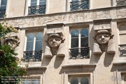 Viennaslide-05342244 Die Passage du Caire, nach der Stadt Kairo benannt, ist eine überdachte Ladenpassage mit Glasdach aus dem Ende des 18. Jahrhunderts im 2. Arrondissement in Paris. Die Passage du Caire ist ein schützenswertes Denkmal.