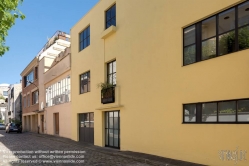 Viennaslide-05345110f Die als Künstlerstadt konzipierte Villa Seurat umfasst mehrere Ateliers oder Villen, die von 1924 bis 1926 für verschiedene Künstler gebaut wurden. Viele Künstler haben in dieser ruhigen Siedlung von Architekt Andre Lurcat gewohnt, die in der unmittelbaren Nähe des Park von Montsouris liegt: die Maler Gromaire und Soutine, der Bildhauer Orloff der Schriftsteller Henry Miller...