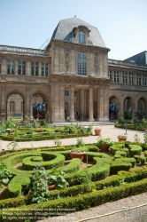 Viennaslide-05353238 Das Musée Carnavalet ist ein städtisches Pariser Museum im Stadtteil Marais, in der Rue de Sévigné Nr. 23, 3. Arrondissement, das der Stadtgeschichte von ihren Ursprüngen bis zum heutigen Tage gewidmet ist.