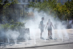 Viennaslide-05361667 Paris, Jardin des Halles, Sprühnebelbrunnen - Paris, Jardin des Halles, Spray Mist Well