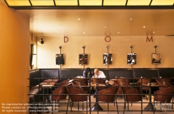 Viennaslide-05362206 Mit der Gestaltung des Cafe Costes 1984 am Pariser Square des Innocents, gelang dem Designer Philippe Starck der Aufstieg in die internationale Designer-Elite. Das Cafe schloss 1994.