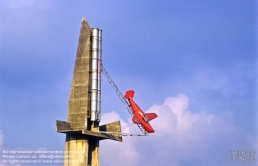 Viennaslide-05362505 Der Parc de la Villette ist der größte Park und die zweitgrößte Grünfläche von Paris. Er liegt im 19. Arrondissement und wird vom Canal de l’Ourcq durchquert. Die von Architekt Bernard Tschumi entworfene, 35 ha große Anlage wurde 1983 eröffnet.