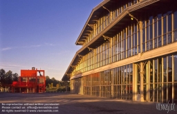 Viennaslide-05362506 Der Parc de la Villette ist der größte Park und die zweitgrößte Grünfläche von Paris. Er liegt im 19. Arrondissement und wird vom Canal de l’Ourcq durchquert. Die von Architekt Bernard Tschumi entworfene, 35 ha große Anlage wurde 1983 eröffnet.