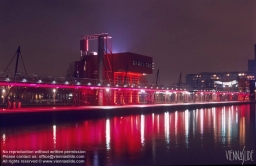 Viennaslide-05362511 Der Parc de la Villette ist der größte Park und die zweitgrößte Grünfläche von Paris. Er liegt im 19. Arrondissement und wird vom Canal de l’Ourcq durchquert. Die von Architekt Bernard Tschumi entworfene, 35 ha große Anlage wurde 1983 eröffnet.