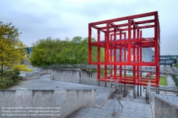 Viennaslide-05362535h Der Parc de la Villette ist der größte Park und die zweitgrößte Grünfläche von Paris. Er liegt im 19. Arrondissement und wird vom Canal de l’Ourcq durchquert. Die von Architekt Bernard Tschumi entworfene, 35 ha große Anlage wurde 1983 eröffnet.