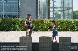 Viennaslide-05362542 Der Parc de la Villette ist der größte Park und die zweitgrößte Grünfläche von Paris. Er liegt im 19. Arrondissement und wird vom Canal de l’Ourcq durchquert. Die von Architekt Bernard Tschumi entworfene, 35 ha große Anlage wurde 1983 eröffnet.