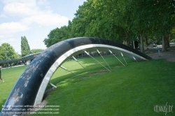 Viennaslide-05362560 Der Parc de la Villette ist der größte Park und die zweitgrößte Grünfläche von Paris. Er liegt im 19. Arrondissement und wird vom Canal de l’Ourcq durchquert. Die von Architekt Bernard Tschumi entworfene, 35 ha große Anlage wurde 1983 eröffnet.