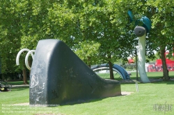 Viennaslide-05362561 Der Parc de la Villette ist der größte Park und die zweitgrößte Grünfläche von Paris. Er liegt im 19. Arrondissement und wird vom Canal de l’Ourcq durchquert. Die von Architekt Bernard Tschumi entworfene, 35 ha große Anlage wurde 1983 eröffnet.