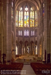 Viennaslide-05372113 Die Kathedrale von Saint-Denis ist eine ehemalige Abteikirche in der Stadt Saint-Denis nördlich von Paris. Sie gilt kunsthistorisch als einer der Gründungsbauten der Gotik, da in dem 1140 unter Abt Suger begonnenen Umgangschor die ersten spitzbogigen Kreuzrippengewölbe ausgeführt wurden.