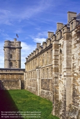 Viennaslide-05372206 Das Schloss Vincennes in der am östlichen Rand von Paris gelegenen Stadt Vincennes ist neben dem Louvre eines der bedeutendsten Schlösser in der Geschichte Frankreichs. Sein Wohnturm ist mit 50 Meter Höhe einer der höchsten Frankreichs.