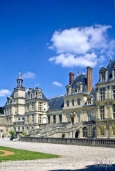 Viennaslide-05373005 Das Schloss Fontainebleau in Fontainebleau, Département Seine-et-Marne, ist ein französisches Schloss rund 60 km südlich von Paris, das zeitweilig unter anderem von Kaiser Napoleon Bonaparte genutzt wurde.
Architekten: Philibert de l’Orme, Sebastiano Serlio, Jean Bullant, Gilles le Breton