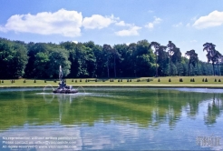 Viennaslide-05373013 Das Schloss Fontainebleau in Fontainebleau, Département Seine-et-Marne, ist ein französisches Schloss rund 60 km südlich von Paris, das zeitweilig unter anderem von Kaiser Napoleon Bonaparte genutzt wurde.