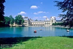 Viennaslide-05373016 Das Schloss Fontainebleau in Fontainebleau, Département Seine-et-Marne, ist ein französisches Schloss rund 60 km südlich von Paris, das zeitweilig unter anderem von Kaiser Napoleon Bonaparte genutzt wurde.