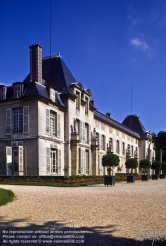 Viennaslide-05376001 Das Schloss Malmaison in Rueil-Malmaison westlich von Paris war Wohnsitz von Kaiser Napoleon und seiner Frau Joséphine. Während das Kaiserpaar offiziell im Palais des Tuileries Hof hielt, wurde Malmaison zu ihrem privaten Rückzugsort.
