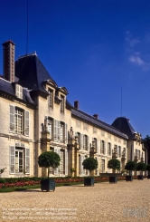 Viennaslide-05376002 Das Schloss Malmaison in Rueil-Malmaison westlich von Paris war Wohnsitz von Kaiser Napoleon und seiner Frau Joséphine. Während das Kaiserpaar offiziell im Palais des Tuileries Hof hielt, wurde Malmaison zu ihrem privaten Rückzugsort.