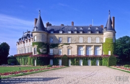 Viennaslide-05377007 Das Schloss Rambouillet steht im gleichnamigen Ort Rambouillet etwa 50 Kilometer südwestlich von Paris in Frankreich. Erbaut wurde es im Jahr 1368 von Jean Bernier. Ludwig XVI. von Frankreich erwarb das Schloss im Jahr 1783 als Privatresidenz. Am 31. März 1547 verstarb König Franz I. im Schloss.