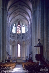 Viennaslide-05379105 Die Kathedrale von Meaux (Französisch: Cathédrale Saint-Étienne de Meaux ) ist eine römisch-katholische Kirche in der Stadt Meaux , Frankreich. Sie befindet sich im Departement Seine-et-Marne, östlich von Paris. Die Kathedrale ist ein nationales Denkmal und Sitz des Bischofs von Meaux.