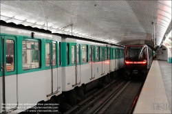 Viennaslide-05389581 Paris, Metro Linie 11 Mairie des Lilas, Generationswechsel der Züge, neue Fahrzeuge // Paris, Metro Line 11 Mairie des Lilas, New Train beside old one