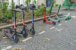 Viennaslide-05390049 Paris, E-Scooter-Parkplatz - Paris, Parking Lot for E-Scooters