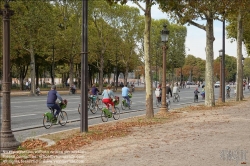 Viennaslide-05390074 Paris, Radverkehr auf den Champs-Elysées // Paris, Bicycle Traffic at the Champs-Elysées