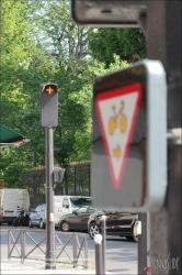 Viennaslide-05390107 Französische Verkehrsorganisation: Ampelstatus und Abbiegen bei Rot // French traffic organisation: traffic light status and turning on red