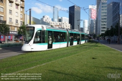 Viennaslide-05392231 Paris, Tramway Linie T2, Faubourg de l'Arche, im Hintergrund La Defense