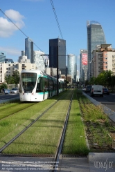 Viennaslide-05392235 Paris, Tramway Linie T2, Faubourg de l'Arche, im Hintergrund La Defense