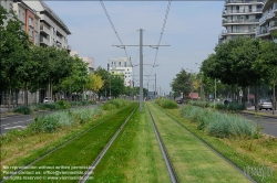 Viennaslide-05392268 Paris, moderne Straßenbahnlinie T2 Jacqueline Auriol // Paris, modern Tramway Line T2, Jacqueline Auriol