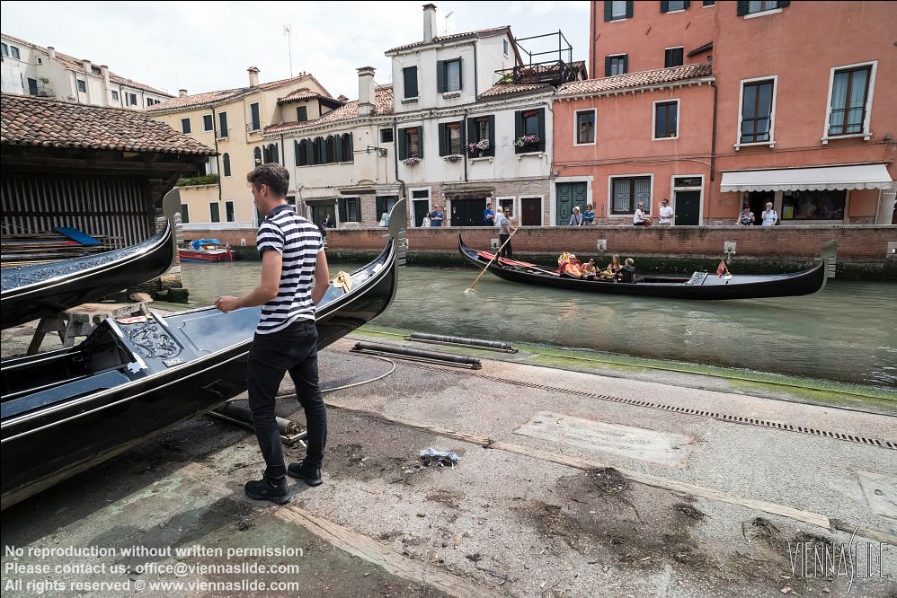 Viennaslide 06820120 jpg